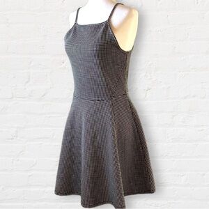 H&m skater dress stretchy black & white fabric skinny straps high neckline sz 10